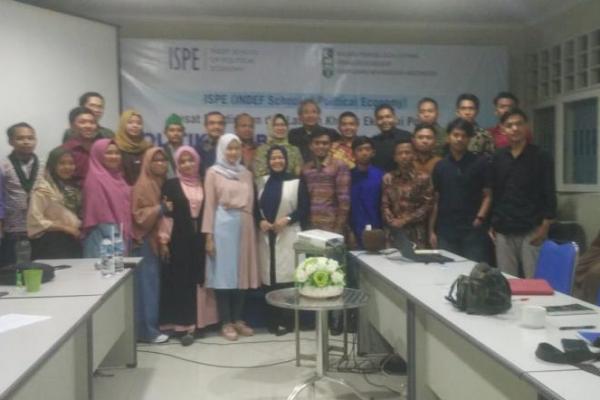 Institute for Devolopment of Economics and Finance (INDEF) bekerjasama dengan Badan Pengelola Latihan (BPL) PB HMI menggelar Pusat Pendidikan dan Pelatihan Khusus (Pusdiklatsus) Ekonomi-Politik di Gedung INDEF, Jakarta Selatan.