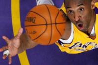 Kenang Kobe Bryant, Pencinta Basket Padati Staples Center