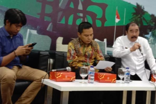 Sekjen DPD RI Reydonnyzar Moenek membantah adanya kepemilikan rekening kasino milik mantan Ketua DPD RI Oesman Sapta Odang (OSO) sebagaimana temuan PPATK.