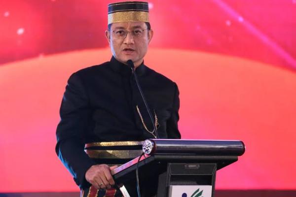 Menteri Sosial Juliari P Batubara meminta anak buahnya untuk tidak memelihara, melainkan menyejahterakan orang miskin