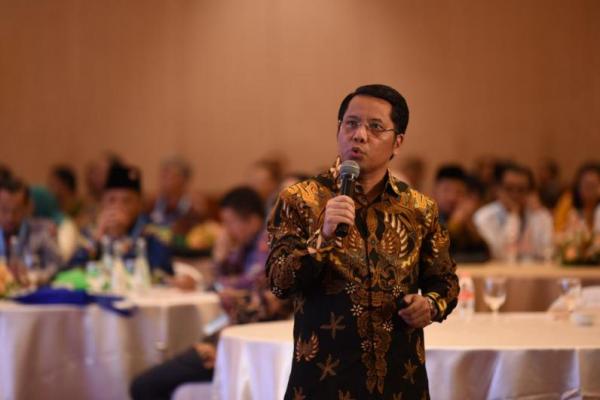 Dirjen Pendis Kamaruddin Amin mengatakan, pada tahap awal sebanyak 50 ribu unit komputer tablet akan diberikan oleh pemerintah UEA sebagai alat utama transformasi keilmuan berbasis digital.