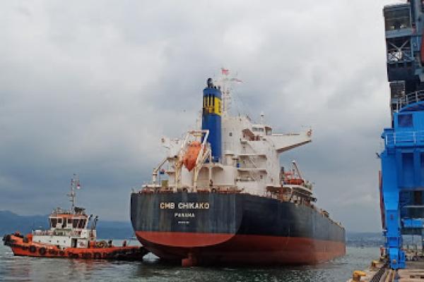 MV. Chikako yang berangkat dari pelabuhan Port Klang Malaysia sandar di Pelabuhan Panjang untuk memuat Palm Karnel Eksemplar (PKE) seberat 23.700 Ton 