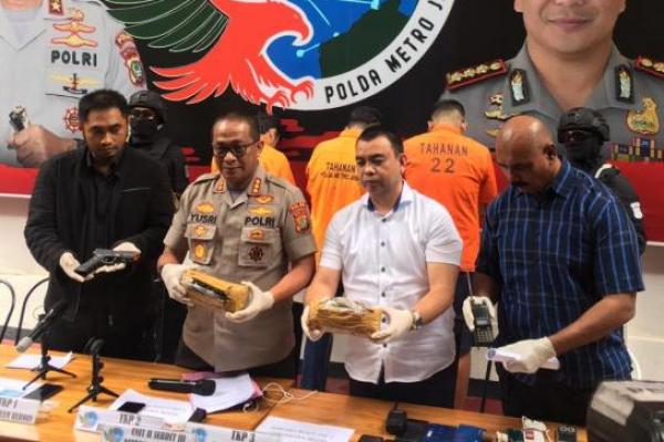 Komplotan pengedar heroin di Jakarta Selatan diamankan polisi. 1 melawan langsung tembak ditempat.