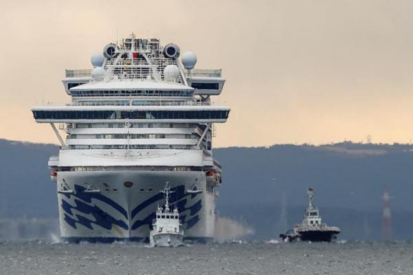 Kapal itu terperangkap wabah virus corona setelah seorang pria Hong Kong berusia 80 tahun dinyatakan positif terkena virus itu setelah turun dari kapal akhir bulan lalu.