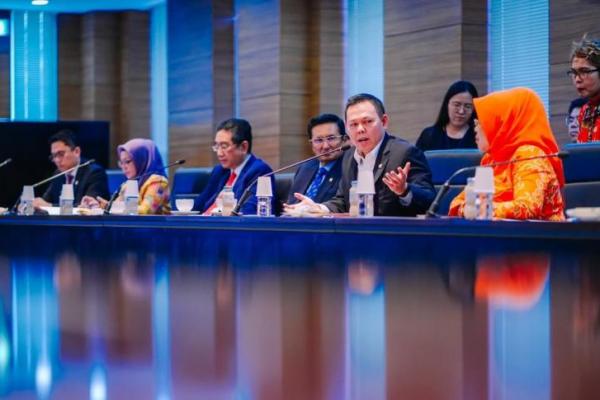 DPD RI menyambut baik penandatanganan Indonesia-Korea Comprehensive Economic Partnership Agreement (IK-CEPA), dan berharap hubungan ekonomi, perdagangan dan investasi antara Indonesia dan Korsel semakin meningkat.
