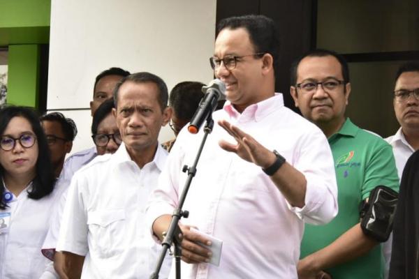 Gubernur DKI Jakarta, Anies Baswedan dinilai melanggar Peraturan Daerah (Perda) tentang Rencana Detail Tata Ruang (RDTR) terkait pembangunan Kampung Akuarium.