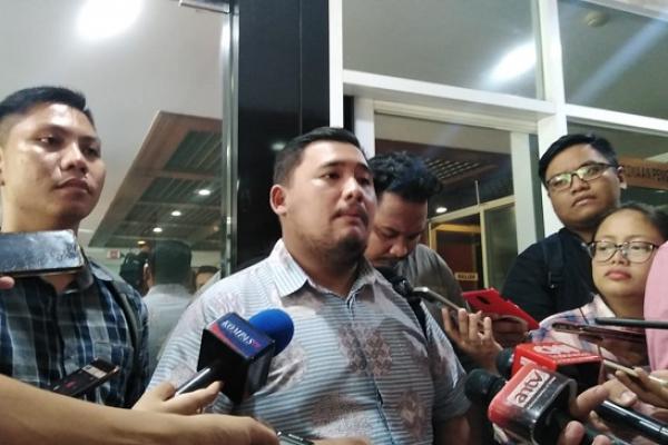 Anggota Komisi VI DPR Andre Rosiade yang juga Ketua DPD Gerindra Sumatera Barat (Sumbar) dilaporkan ke Mahkamah Kehormatan Dewan (MKD) DPR RI terkait isu jebakan penggerebekan PSK di Kota Padang, Sumbar.