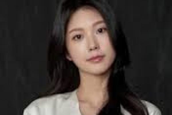Story J Company, agensi yang menaungi Go Soo Jung mengumumkan kepergian aktrisnya