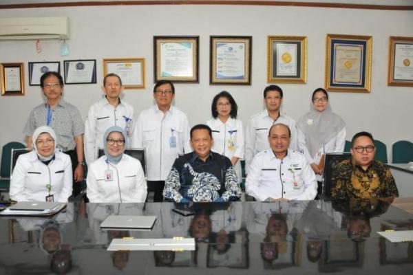 Bambang Soesatyo mengajak para dokter dan tenaga medis di berbagai rumah sakit, serta Kementerian Kesehatan untuk terus mensosialisasikan gerakan hidup sehat