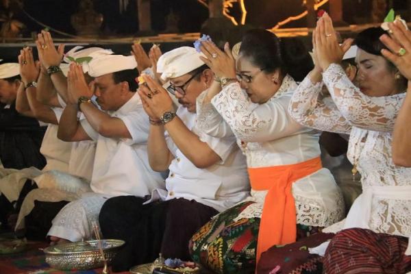 Presiden Joko Widodo menjelaskan bahwa Kawasan Suci Pura Agung Besakih merupakan kawasan yang sangat dihormati