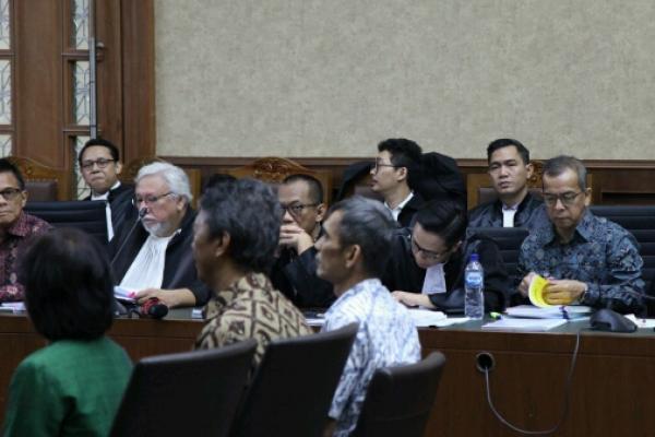 Soetikno adalah salah seorang saksi kasus dugaan gratifikasi pembelian pesawat Garuda Indonesia.