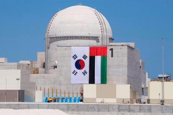 Pabrik Uni Emirat Arab yang sedang dibangun konsorsium yang dipimpin oleh Korea Electric Power Corporation dengan biaya sekitar USD24,4 miliar.
