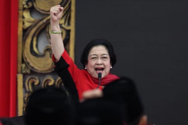 Megawati menyayangkan rencana tersebut sebab Monas merupakan cagar budaya.