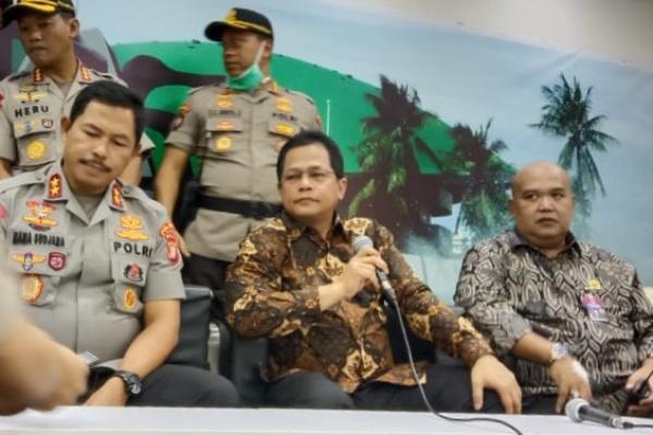 Sekjen DPR RI Indra Iskandar menjelaskan penyebab asap mengepul hingga alarm kebakaran berdering di Nusantara III Gedung DPR.