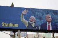 Tiba di India, PM Narendra Modi Langsung Peluk Trump
