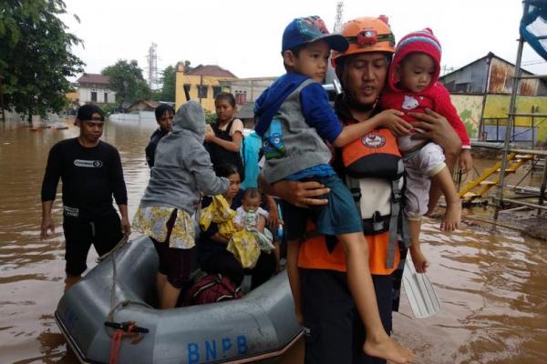 Badan amil Zakat Nasional (Baznas) bergerak cepat merespon dampak banjir yang melanda Jakarta sejak Selasa (25/2) dini hari dengan menerjunkan tim untuk melakukan evakuasi.