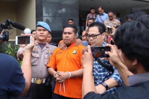 JPU Kejari Jakarta Utara menuntut 1 tahun penjara kepada Rahmat Kadir Mahulette dan Ronny Bugis