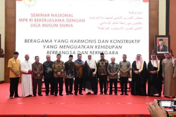 Ketua MPR RI Bambang Soesatyo menegaskan bahwa Indonesia bukanlah negara sekuler yang memisahkan agama dengan negara.