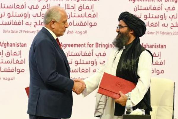 perjanjian damai menetapkan bahwa pemerintah Afghanistan harus bekerja untuk memiliki anggota Taliban dihapus dari daftar sanksi Dewan Keamanan PBB.