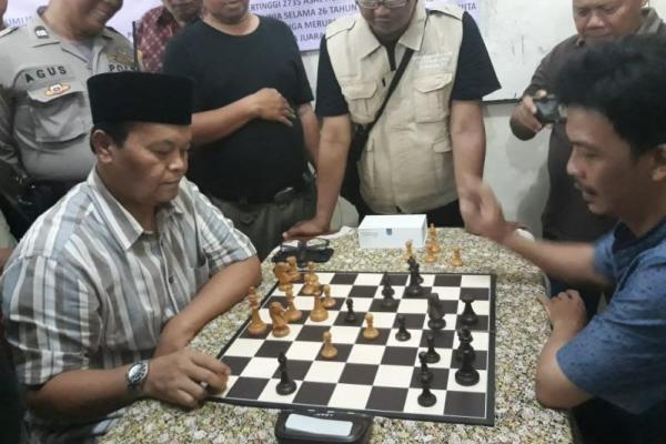 Turnamen catur ini memperebutkan Piala Walikota Jakarta Selatan, Kapolres Jakarta Selaran dan Dandim Jakarta Selatan.