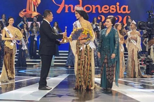 Ketua MPR RI Bambang Soesatyo mengajak Puteri Indonesia 2020 Ayu Maulida Putri dan para finalis Puteri Indonesia untuk menjadi Duta Empat Pilar MPR RI