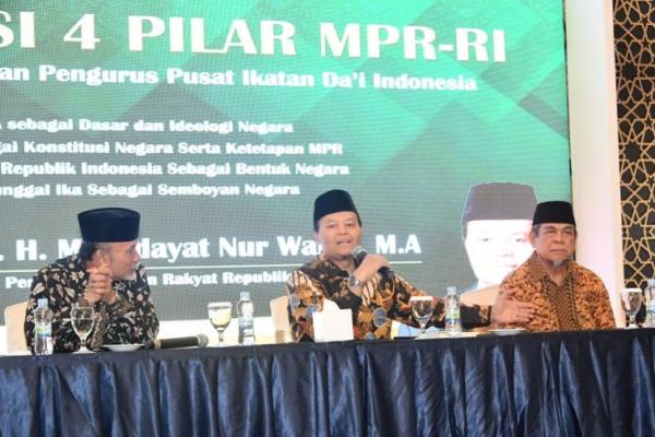 ulama dan ummat Islam di Indonesia mempunyai peran yang sangat besar dalam memperjuangkan dan mempertahankan kemerdekaan bangsa Indonesia