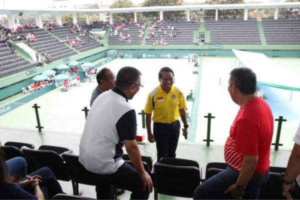 Menpora Zainudin Amali menyaksikan pertandingan Tim Davis Indonesia melawan Kenya di babak Play-off Grup II Dunia Piala Davis 2020 di Gelora Bung Karno (GBK) Tennis Stadium, Jakarta, Sabtu (7/3) pagi.