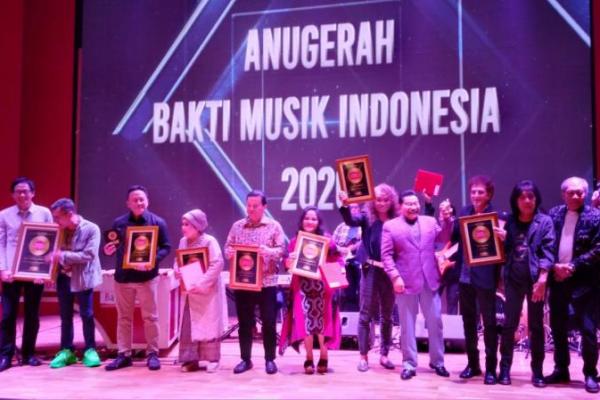 Grup band legendaris God Bless hingga Melly Goeslaw dan lainnya meraih Anugerah Bakti Musik 2020 dari PAPPRI.