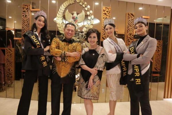 Delegasi Finalis Putri Indonesia tahun 2020 dipimpin Ketua Yayasan Putri Indonesia yang juga anggota Watimpres Putri Kuswinuwardhani.