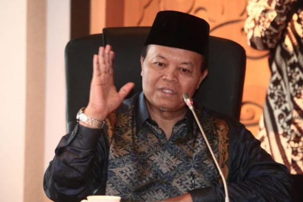 Hidayat Nur Wahid meminta agar pemerintah tidak melupakan dan tetap melindungi Warga Negara Indonesia (WNI) di Malaysia dan seluruh dunia