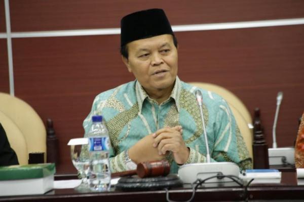 HNW yang juga merupakan Wakil Ketua Majelis Syura PKS ini menyarankan pemerintah segera mengikuti saran MUI agar memprioritaskan dan fokus mengatasi pandemi Covid-19