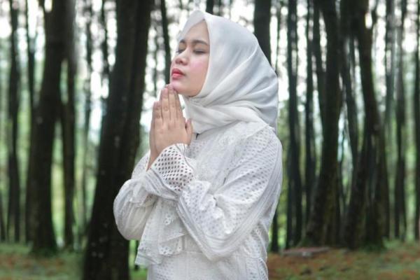 Lagu religi Aisyah Istri Rasulullah tembus 20 juta penonton di YouTube. Anisa Rahman sangat bersukur.