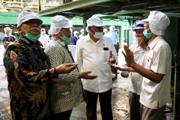 Presiden Joko Widodo telah mengumumkan status Karantina Wilayah dampak dari meluasnya penyebaran pandemi Covid-19. Tentunya Komite II DPD RI memandang hal tersebut akan berdampak secara menyeluruh terhadap ketahanan pangan di daerah.