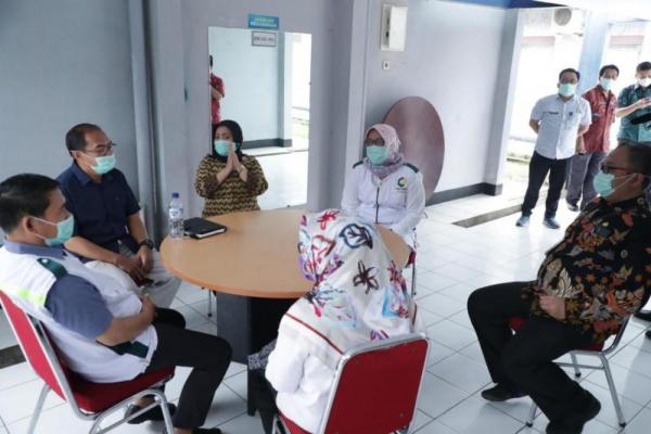 Pemerintah Kabupaten Bogor menyiapkan beberapa tempat untuk membantu rumah sakit rujukan.
 
 
 