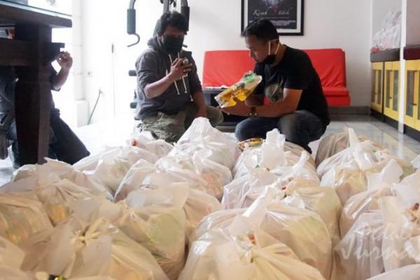 ASJB bersama Relawan Anak Bangsa menyalurkan bantuan 5.000 paket sembako untuk masyarakat terdampak pandemi Covid-19 ke 30 wilayah di DKI Jakarta dan sekitarnya.