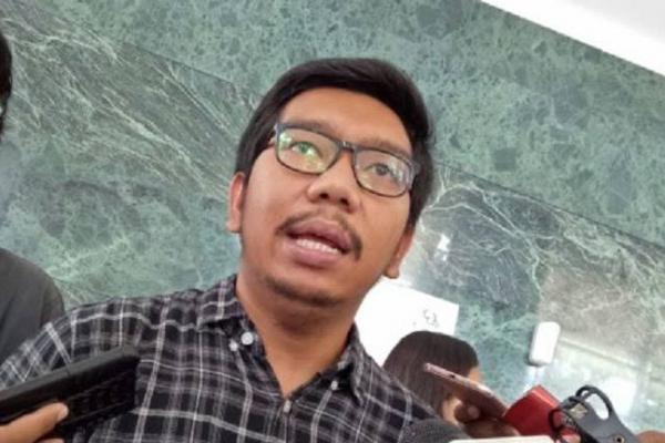 Peneliti ICW, Kurnia Ramadhana mengatakan bahwa permintaan KPK untuk mengirimkan berkas perkara Djoko Tjandra sepertinya diabaikan kedua penegak hukum tersebut.