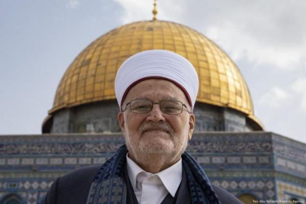 Ancaman itu muncul setelah Sheikh Sabri mengatakan bahwa ia akan membuka kembali pintu Masjid Al-Aqsa