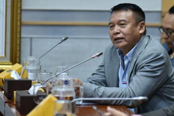 Anggota Komisi I DPR RI Mayjen TNI (purn) TB Hasanuddin menyoroti rencana pengaktifan polisi siber yang diusulkan oleh MenkoPolhukam Mahfud MD. 