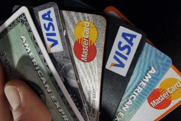 Sesuai anjuran BI, pin kartu kredit itu enam digit untuk meningkatkan keamanan saat masyarakat bertransaksi menggunakan kartu kredit