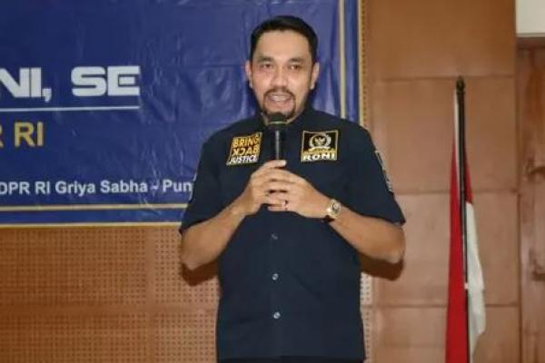 Wakil Ketua Komisi III DPR RI Ahmad Sahroni geram. Menurutnya, polisi tidak boleh seenaknya menggunakan wewenangnya untuk menangkap orang, terutama mereka yang belum terbukti bersalah.