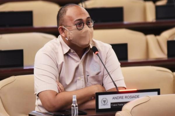 Anggota Komisi VI DPR RI Andre Rosiade meminta Pemerintah untuk tegas dan tidak merubah aturan terkait kebijakan larangan mudik atau pulang kampung bagi masyarakat di tengah pandemi virus Corona (Covid-19).
