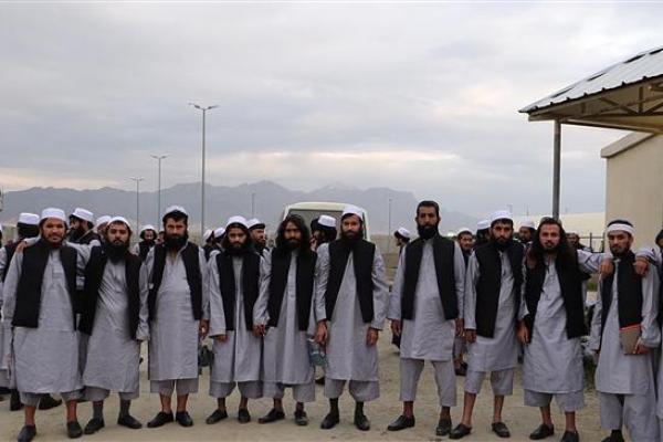 Juru bicara Taliban Zabihullah Mujahid mengatakan kelompok militan itu, sebaliknya, telah membebaskan 132 tahanan pemerintah.