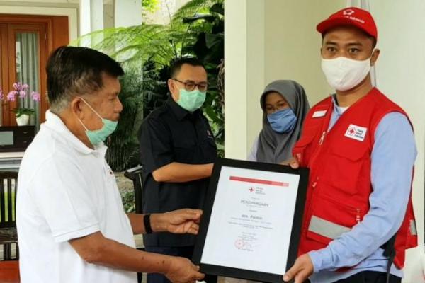 Jusuf Kalla berpesan kepada seluruh relawan PMI di seluruh Indonesia untuk tetap berjuang keras melawan Covid-19