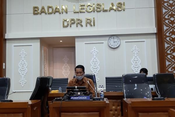 Badan Legislasi (Baleg) DPR RI menggelar rapat kerja dengan pemerintah melanjutkan pembahasan Omnibus Law RUU Cipta Kerja.