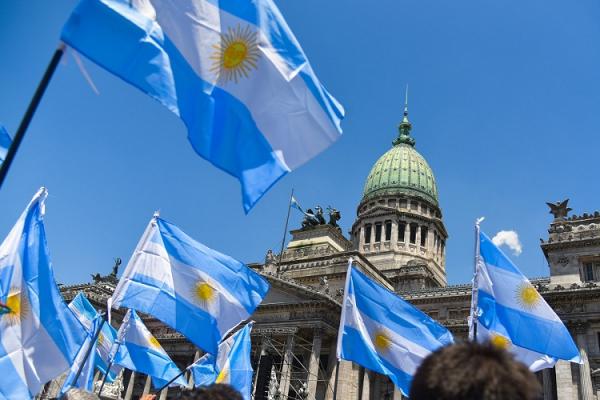 Lockdown di Argentina sekarang akan tumpang tindih dengan tenggat waktu utama dalam restrukturisasi utang pemerintah