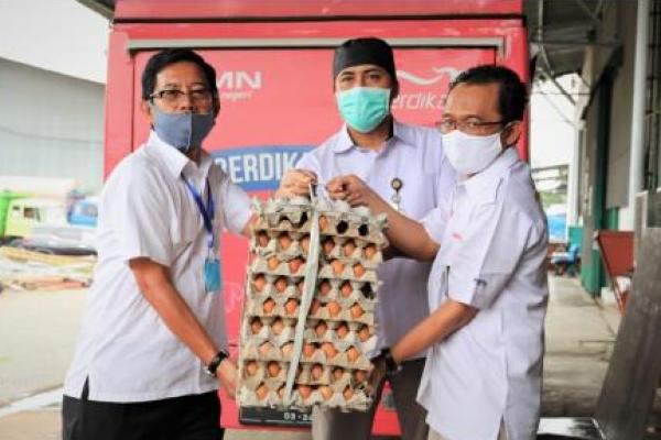 PT Berdikari (Persero) dan PT Bhanda Graha Reksa (Persero) siap mendistribusikan ribuan ton telur ke pelaku UKM warung