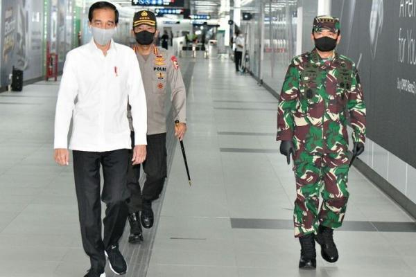Jokowi meminta TNI dan Polri membantu dalam kedisiplinan penggunaan masker dalam dua pekan ini