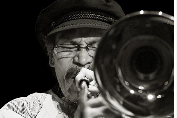 Musisi jazz ternama Benny Likumahuwa meninggal dunia di usia 73 tahun.