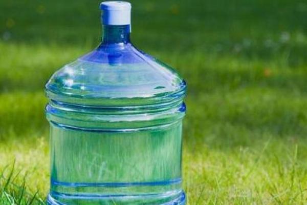 Ketua Komnas Anak Arist Merdeka Sirait bantah pernyataan bahwa galon plastik isi ulang mengandung BPA