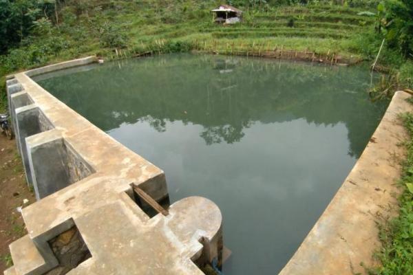 Embung ini dimaksudkan untuk menampung atau meninggikan muka air yang sumber airnya dari mata air dan di gunakan untuk mengairi sawah sekitar kurang lebih 10 hektare di Dusun Garawangi Desa Cibunar.